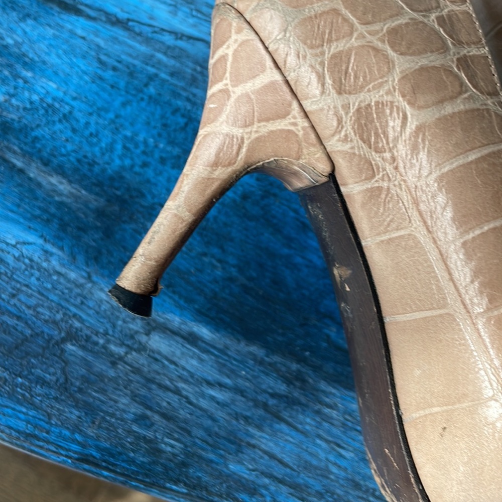 STUART WEITZMAN 8.5 used heels - Picture 11 of 17